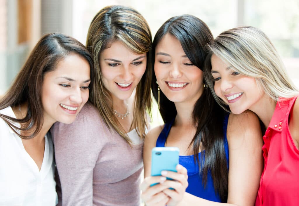 Group,Of,Girls,Looking,At,A,Cell,Phone
